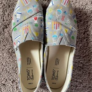 TOMS women’s ' Gray Multi-Color Slip-On Shoes